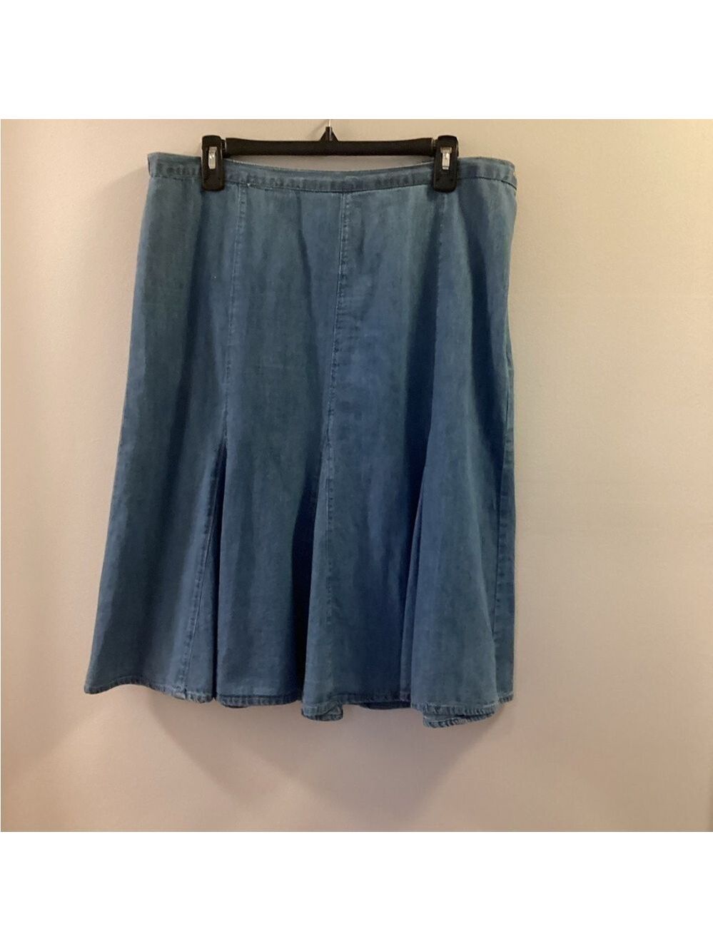 JM Collection lightweight denim skirt Woman’s size 14 medium wash